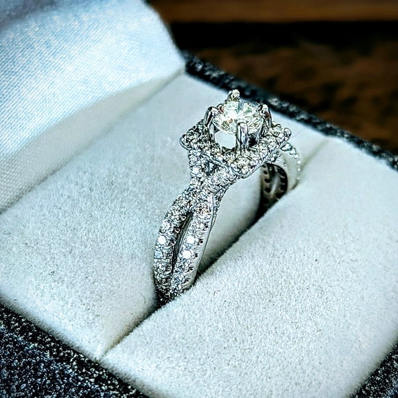 Gabriel diamond engagement ring size 6.5 - Picture 2 of 4